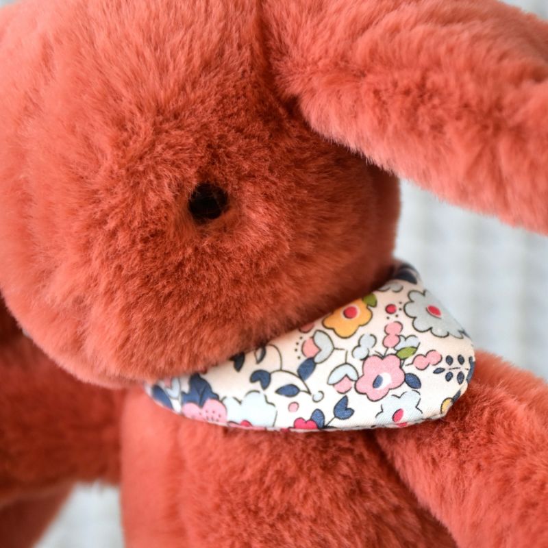 Peluche Lapin Fleurette Terracotta (25 cm) Doudou et Compagnie Ambiance 3