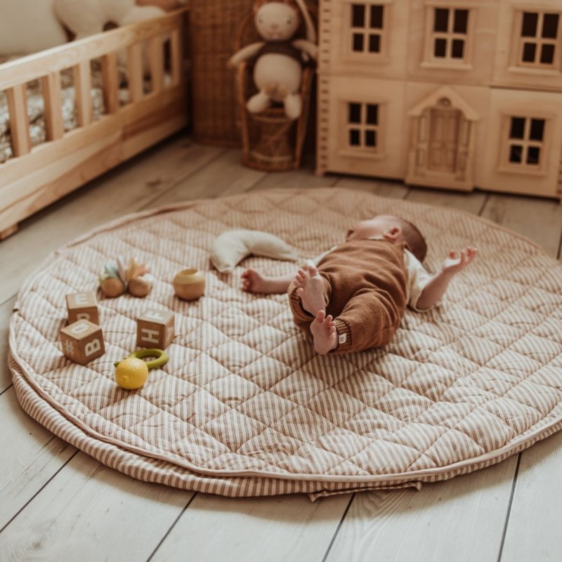 Tapis de jeu 2 en 1 Noomad Organic Soft Stripes Brown Play&Go Ambiance 2