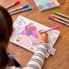 Trousse à colorier lavable et réutilisable Sirènes avec 10 feutres Eatsleepdoodle Ambiance 2