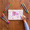 Trousse à colorier lavable et réutilisable Sirènes avec 10 feutres Eatsleepdoodle Ambiance 4