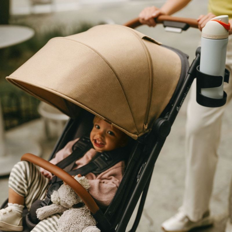 Poussette Metro 3 Deluxe Camel Ergobaby Ambiance 2