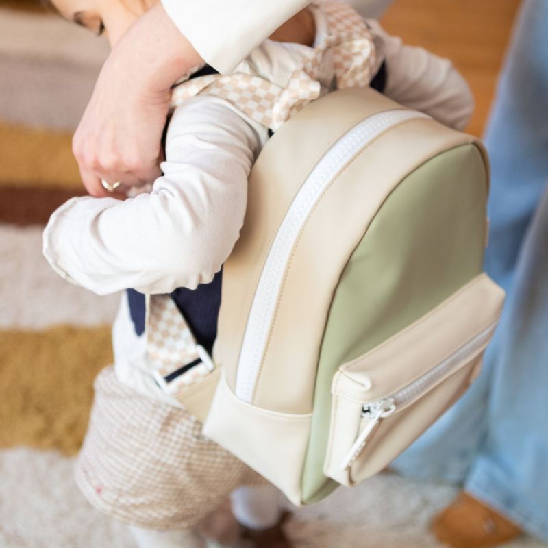 Sac à dos enfant Faro Vert de gris (23x14 cm) Béaba Ambiance 3