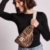 Sac banane Olivia Zèbre Cannelle Hindbag Ambiance 2