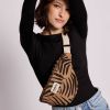 Sac banane Olivia Zèbre Cannelle Hindbag Ambiance 6