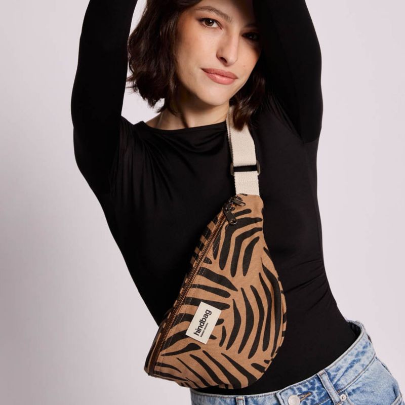 Sac banane Olivia Zèbre Cannelle Hindbag Ambiance 6