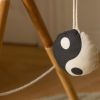 Lot de 3 jouets à suspendre bamboo Panda  par Lorena Canals