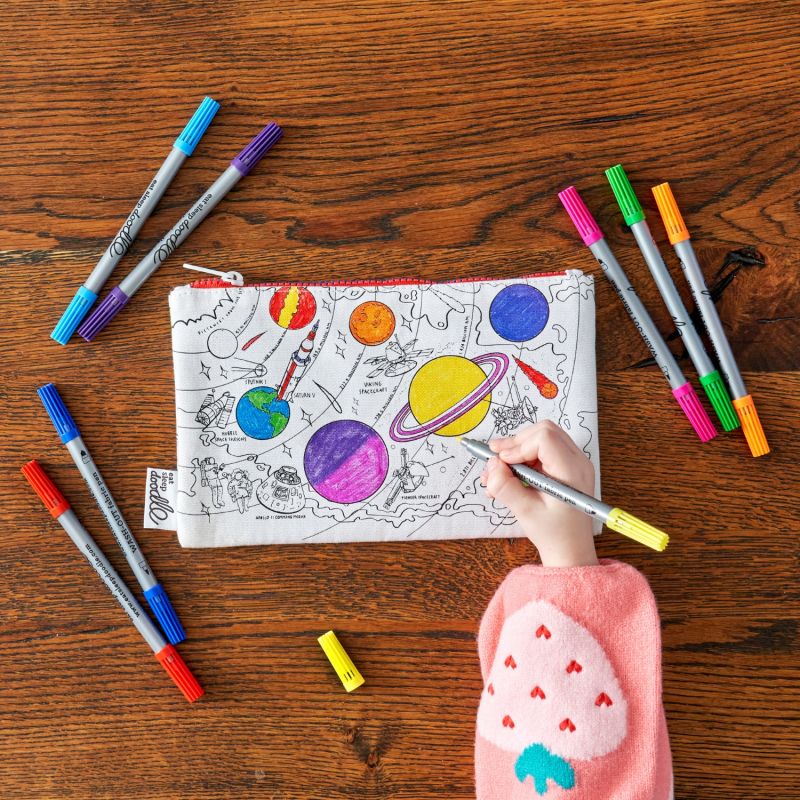 Trousse à colorier lavable et réutilisable Espace avec 10 feutres Eatsleepdoodle Ambiance 5