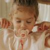 Sucette orthodontique en silicone Binky Bow Misty Pink (0 mois et +) Elodie Details Ambiance 5