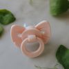 Sucette orthodontique en silicone Binky Bow Misty Pink (0 mois et +) Elodie Details Ambiance 6