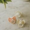 Sucette orthodontique en silicone Binky Bow Misty Pink (0 mois et +) Elodie Details Ambiance 9