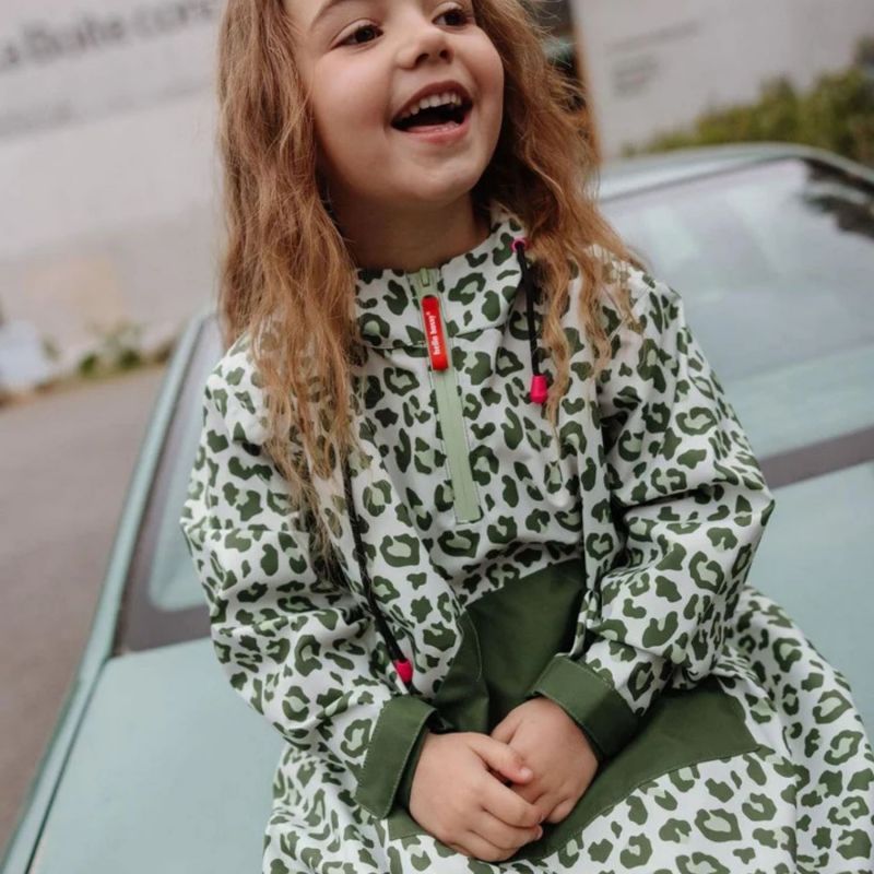 Poncho de pluie Green Léopard (7-9 ans) Hello Hossy Ambiance 5