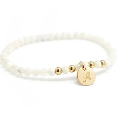 Bracelet femme en perles mini charm blanc plaqué or (personnalisable) Petits trésors