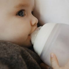 Biberon anti-colique en silicone Milk (240ml)