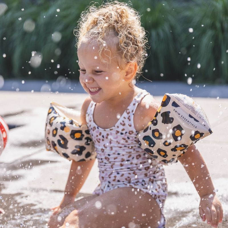 Brassards de natation Léopard beige (2-6 ans) Swim Essentials Ambiance 3