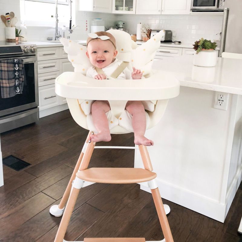 Image d'ambiance de présentation du produit Chaise haute en bois naturel Evolu 2 blanc - Childhome