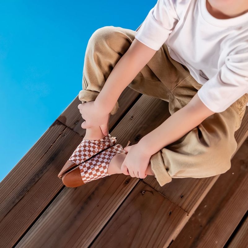 Chaussons tout-terrain Les Petits Damiers (pointures 24-26) Les Pas Petits Ambiance 5