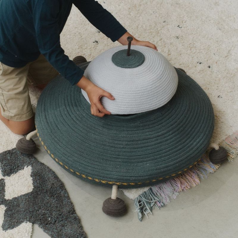 Panier de rangement UFO avec jouet inclus Lorena Canals Ambiance 3