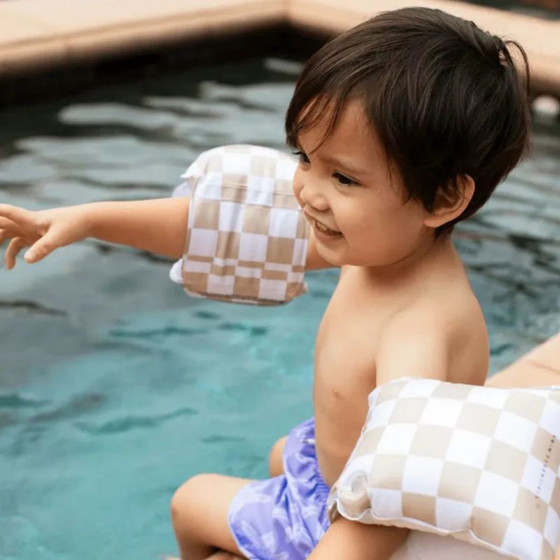 Brassards de natation Echecs beige (2-6 ans) Swim Essentials Ambiance 2