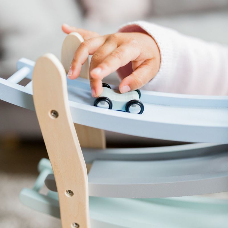 Rampe de course Emil avec 4 voitures Kindsgut Ambiance 5