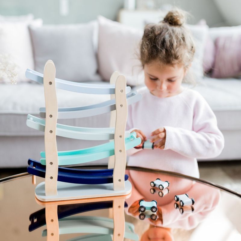 Rampe de course Emil avec 4 voitures Kindsgut Ambiance 6