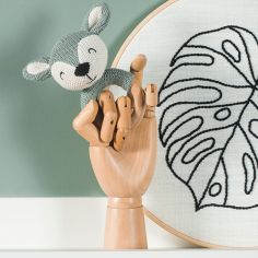 Hochet anneau de dentition biche en tricot vert cendre