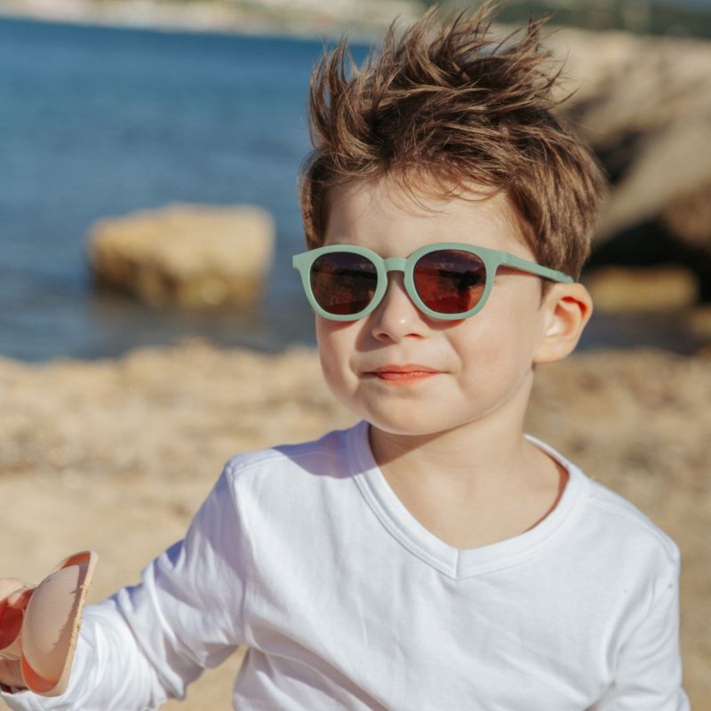 Lunettes de soleil Square Vert sauge (4-6 ans) Béaba Ambiance 3
