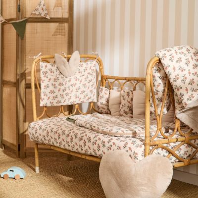 Coussin déco forme coeur fausse fourrure angora beige et fleurs