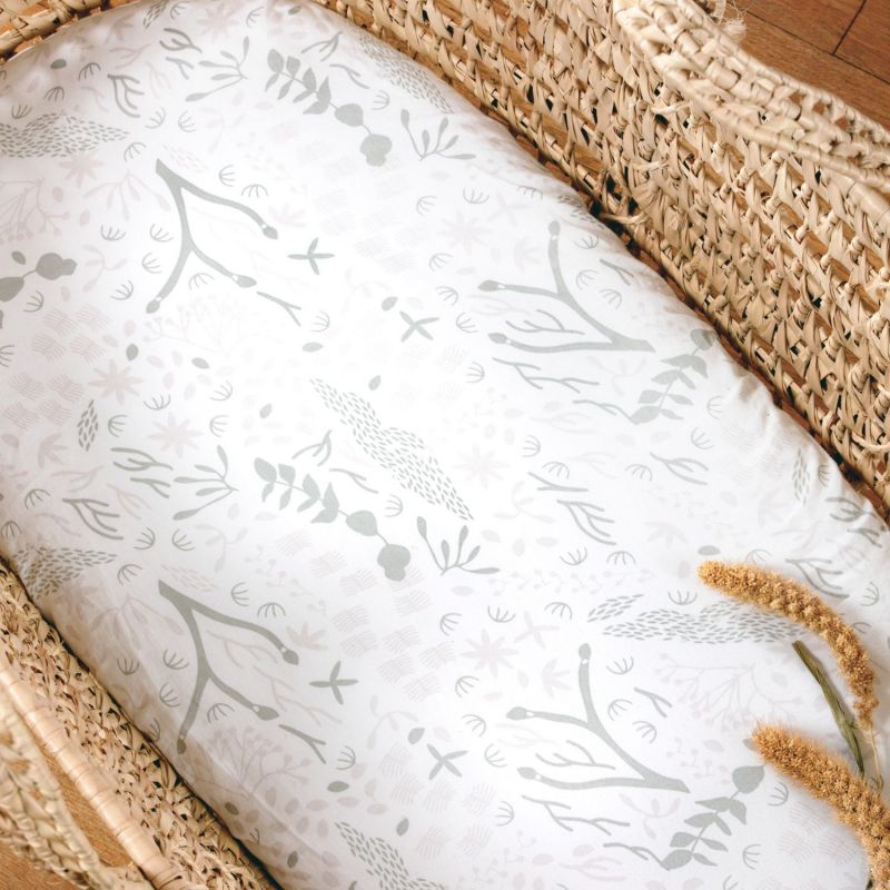 Drap housse en coton bio pour landau Yukari Tilleul (76 x 30 cm) Kadolis Ambiance 2