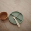 Lot de 2 cuillères en silicone Cambridge Blue-Shifting Sand Mushie Ambiance 4