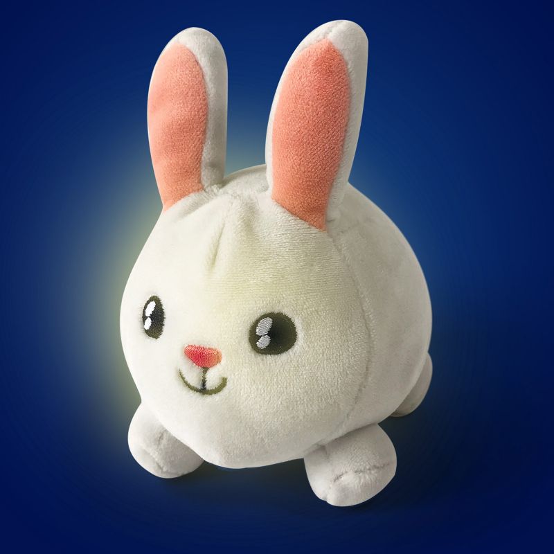 Image d'ambiance de présentation du produit Hochet peluche lumineux lapin Shakie - Pabobo