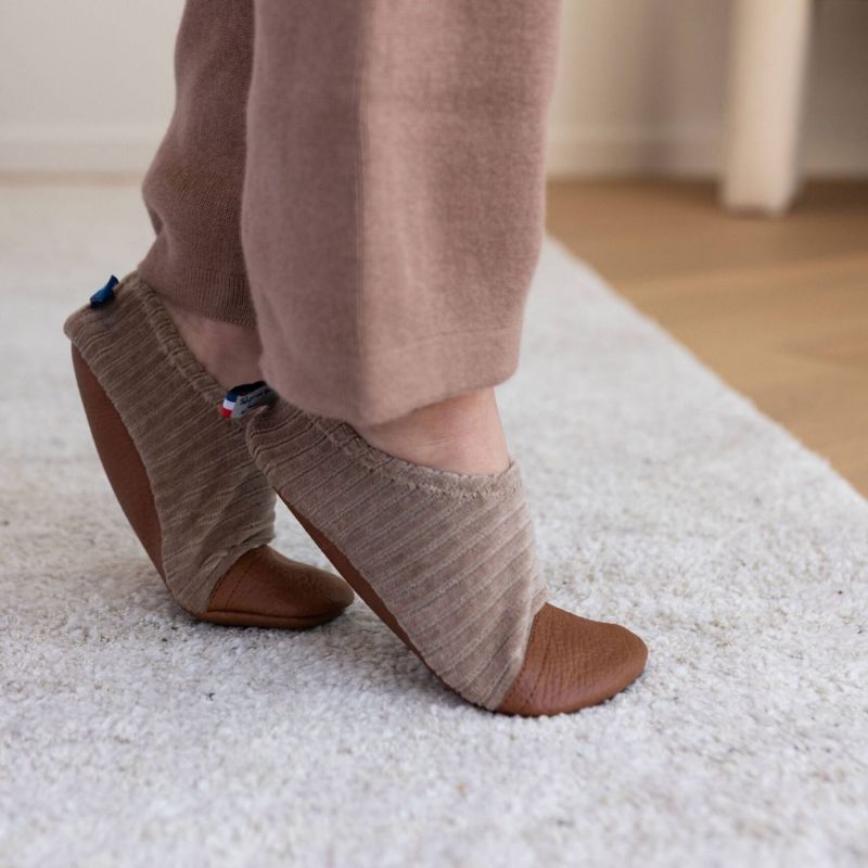 Chaussons Les Petits Velours Noisettes (pointures 18-20) Les Pas Petits Ambiance 4