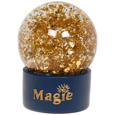 Boule à neige magie avec feuilles dorées