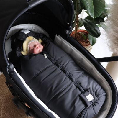 Chancelière pour siège-auto bébé en peau d'agneau NAADJA noir