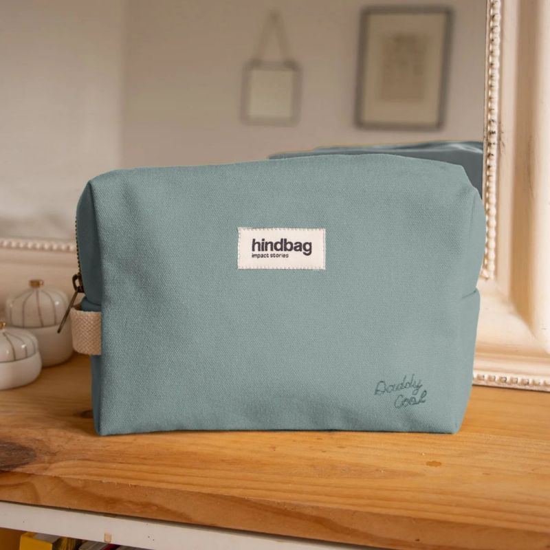 Trousse de toilette Léon Daddy Cool Sauge Hindbag Ambiance 2