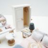 Chambre des parents pour maison de poupée en bois FSC Le Toy Van Ambiance 4