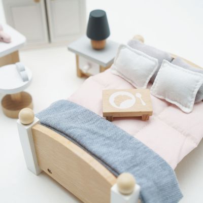 Chambre des parents pour maison de poupée en bois FSC