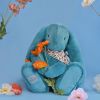 Peluche Lapin Fleurette Turquoise (50 cm) Doudou et Compagnie Ambiance 2