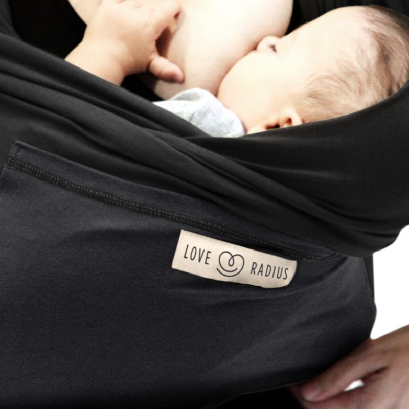 Echarpe de portage L'Originale noire poche anthracite Love Radius Ambiance 5