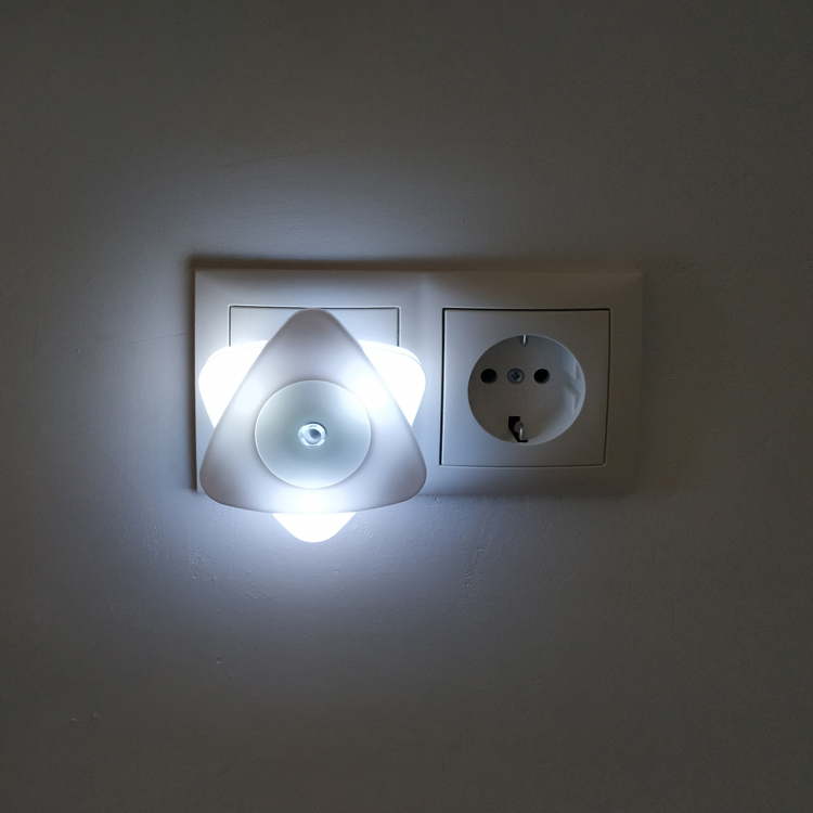 Veilleuse automatique à brancher LED : Alecto