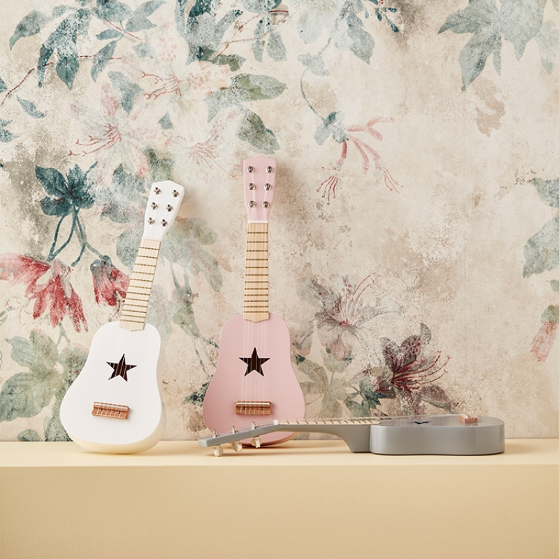 Guitare enfant personnalisée Blanche Bois – Les griottes