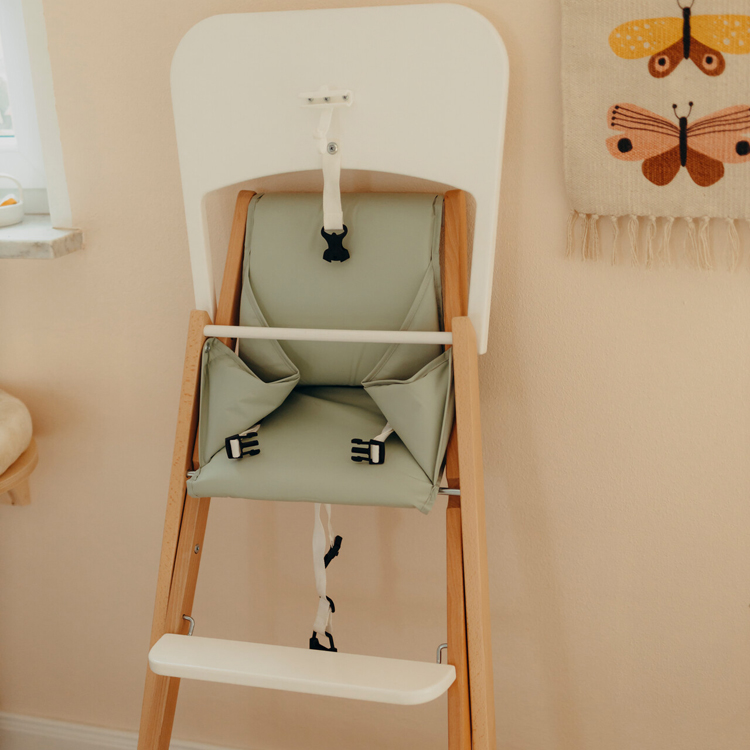 Chaise haute pliable Traveller en bois naturel et blanc avec tablette (Geuther) - Image 7